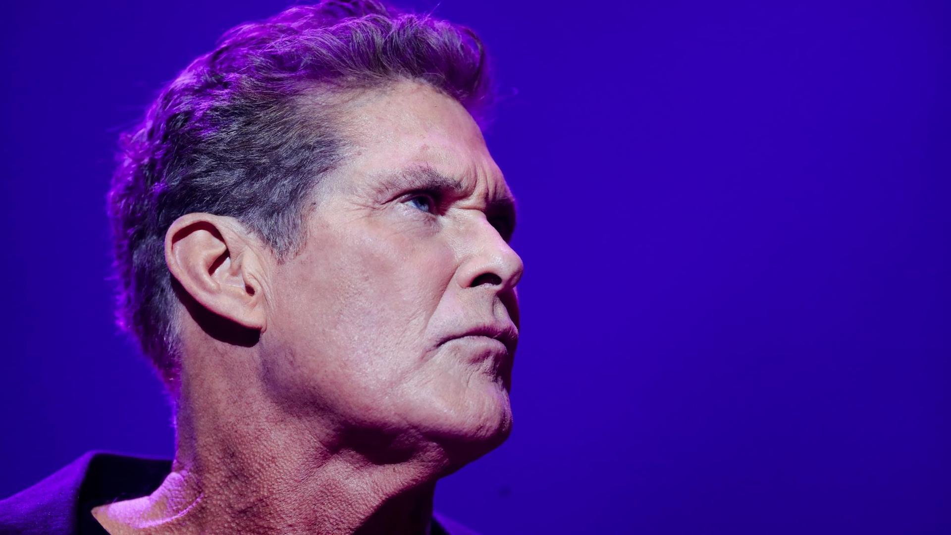 David Hasselhoff, US-Sänger und Schauspieler beim Auftakt seiner Deutschlandtournee auf der Bühne im Friedrichstadt-Palast David Hasselhoff, US-Sänger und Schauspieler beim Auftakt seiner Deutschlandtournee auf der Bühne im Friedrichstadt-Palast