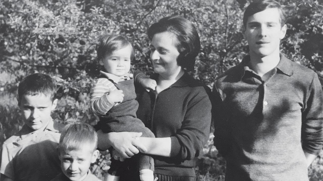 Familie Brasch (von links nach rechts): Klaus, Peter, Marion, Gerda und Thomas Brasch Familie Brasch (von links nach rechts): Klaus, Peter, Marion, Gerda und Thomas Brasch