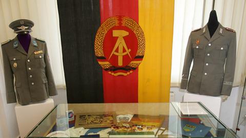 Exponate aus dem DDR-Alltag im Museum "Zeitreise"