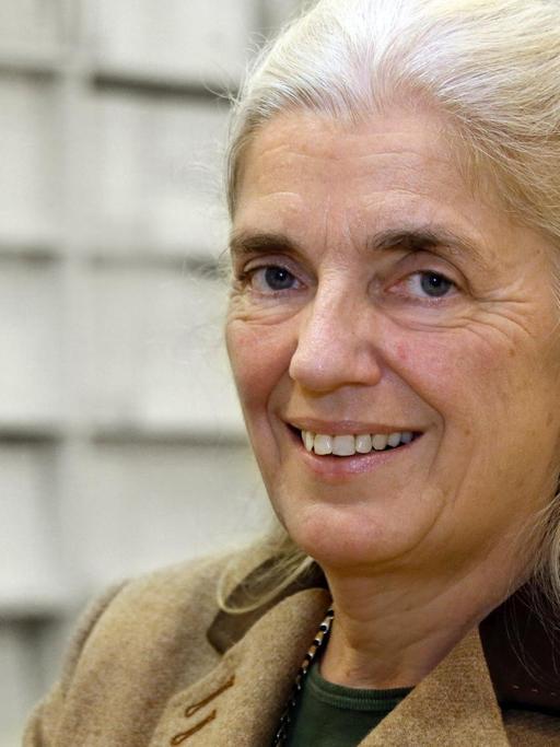 Isabel Pfeiffer-Poensgen, Generalsekretärin der Kulturstiftung der Länder, sitzt am 22.11.2013 in einem der Räume der Kulturstiftung in Berlin.