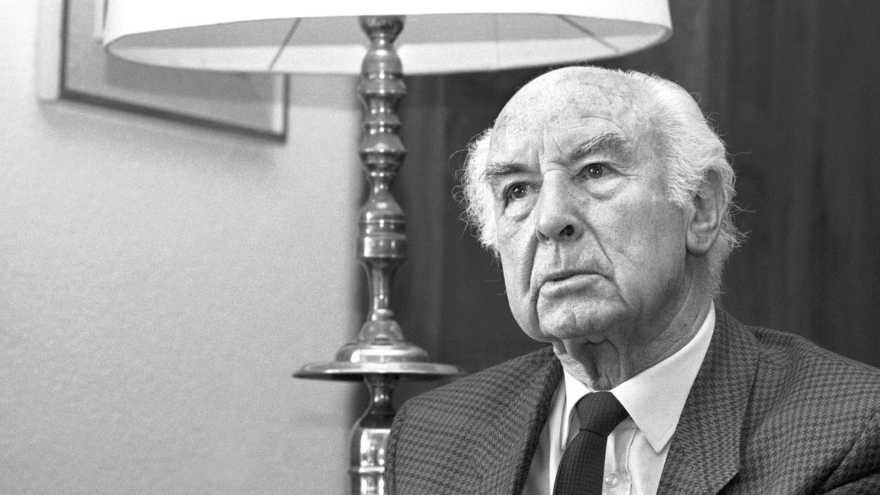 Der Schweizer Chemiker, Arzneimittelforscher, Wissenschaftler und Entdecker der halluzinogenen Droge LSD (Lysergsäurediäthylamid) Dr. h.c. Albert Hofmann Der Schweizer Chemiker, Arzneimittelforscher, Wissenschaftler und Entdecker der halluzinogenen Droge LSD (Lysergsäurediäthylamid) Dr. h.c. Albert Hofmann