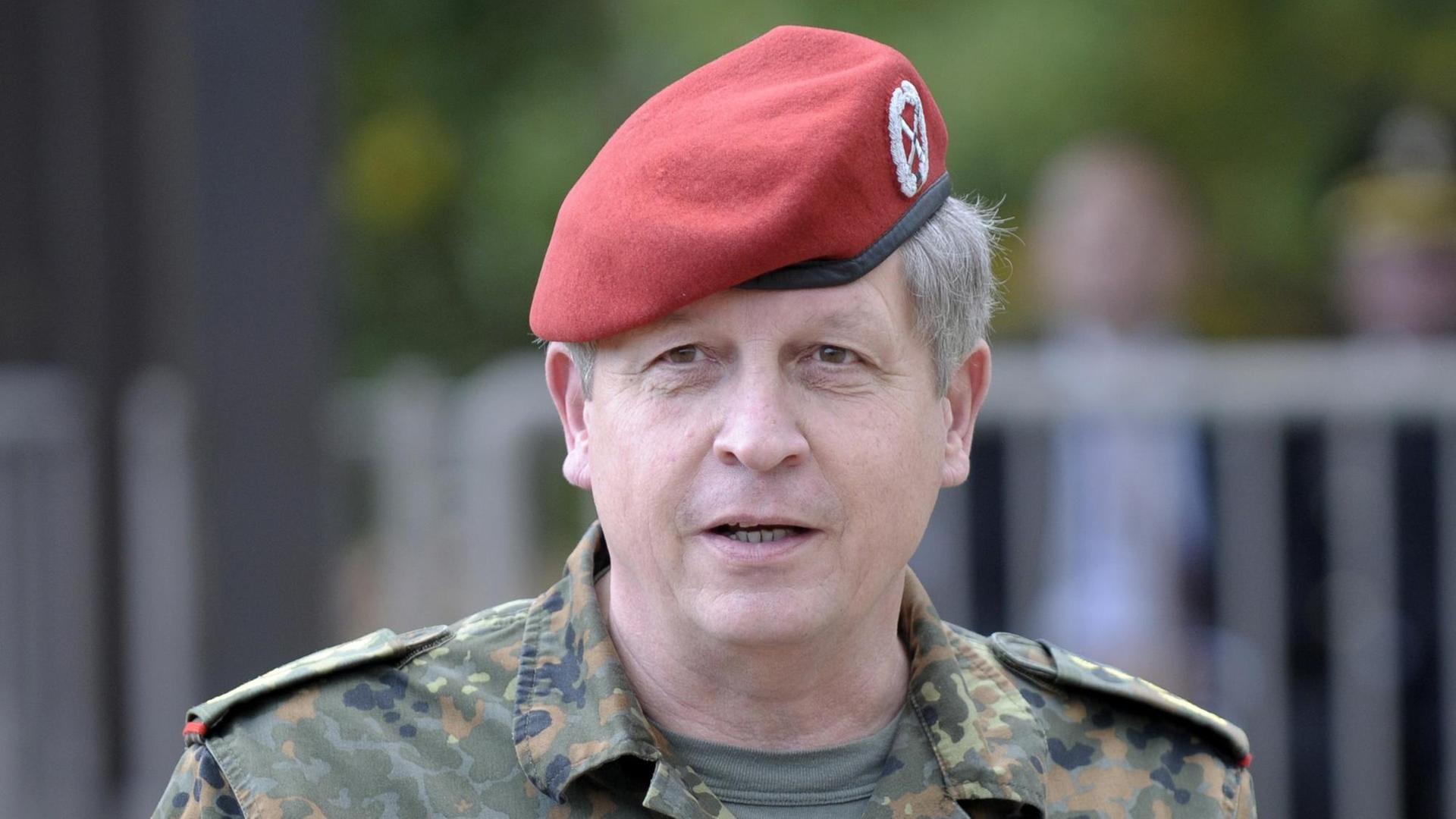 Der General a.D. Karl-Heinz Lather auf einer Aufnahme aus dem Jahr 2009. Damals war er Stabschef im militärischen NATO-Hauptquartier in Mons. Der General a.D. Karl-Heinz Lather auf einer Aufnahme aus dem Jahr 2009. Damals war er Stabschef im militärischen NATO-Hauptquartier in Mons.
