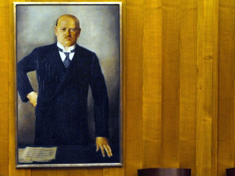 Friedensnobelpreisträger Gustav Stresemann (1878-1929) auf einem Gemälde im Auswärtigen Amt in Berlin