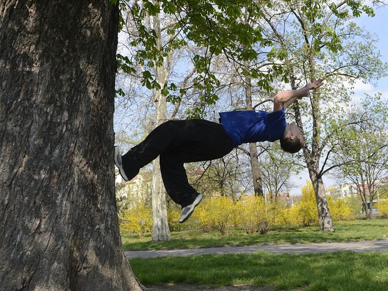 epa03675630 A Czech youth practices his parkour skills in a park in Prague, Czech Cepublic, 24 April 2012. 'Parkour', a trend sport originally coming from France is the physical practice of traversing elements and obstacles in both urban and rural settings with the goal of moving from one point to another as quickly and efficiently as possible. EPA/FILIP SINGER |