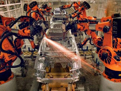 Industrieroboter in der Autoproduktion bei Volvo, Schweden Industrieroboter in der Autoproduktion bei Volvo, Schweden