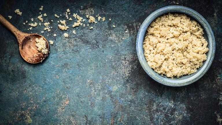 Eine Schale mit Quinoa Eine Schale mit Quinoa