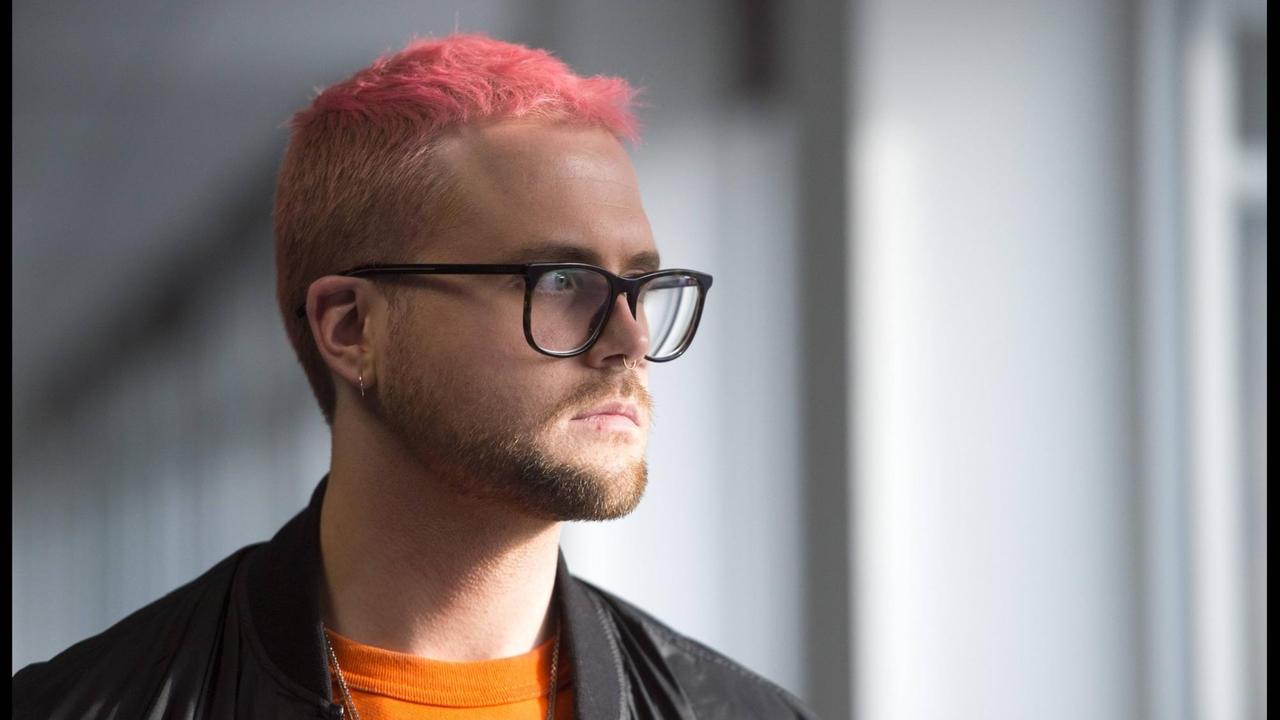 
Whistleblower Christopher Wylie mit rot gefärbtem Deckhaar.