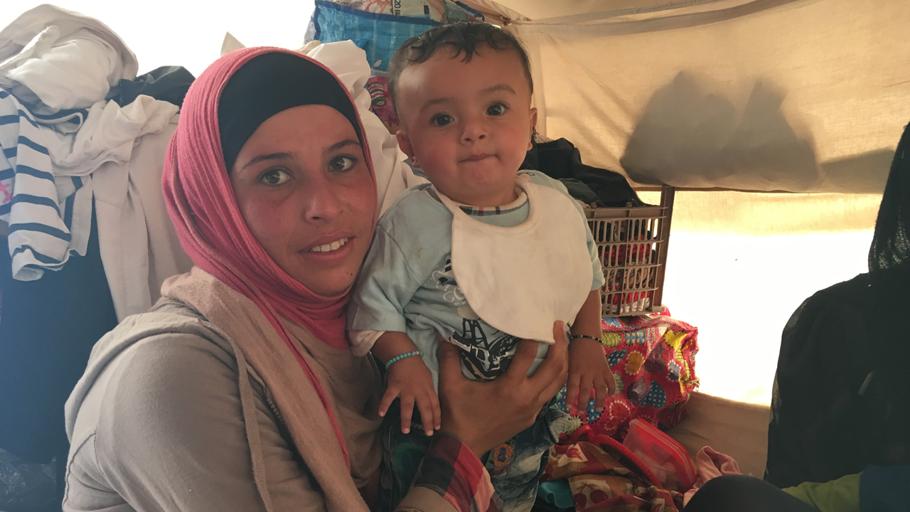 Die junge Frau wurde als Schwangere gefoltert. Zu sehen mit ihrem Baby. Die junge Frau wurde als Schwangere gefoltert. Zu sehen mit ihrem Baby.