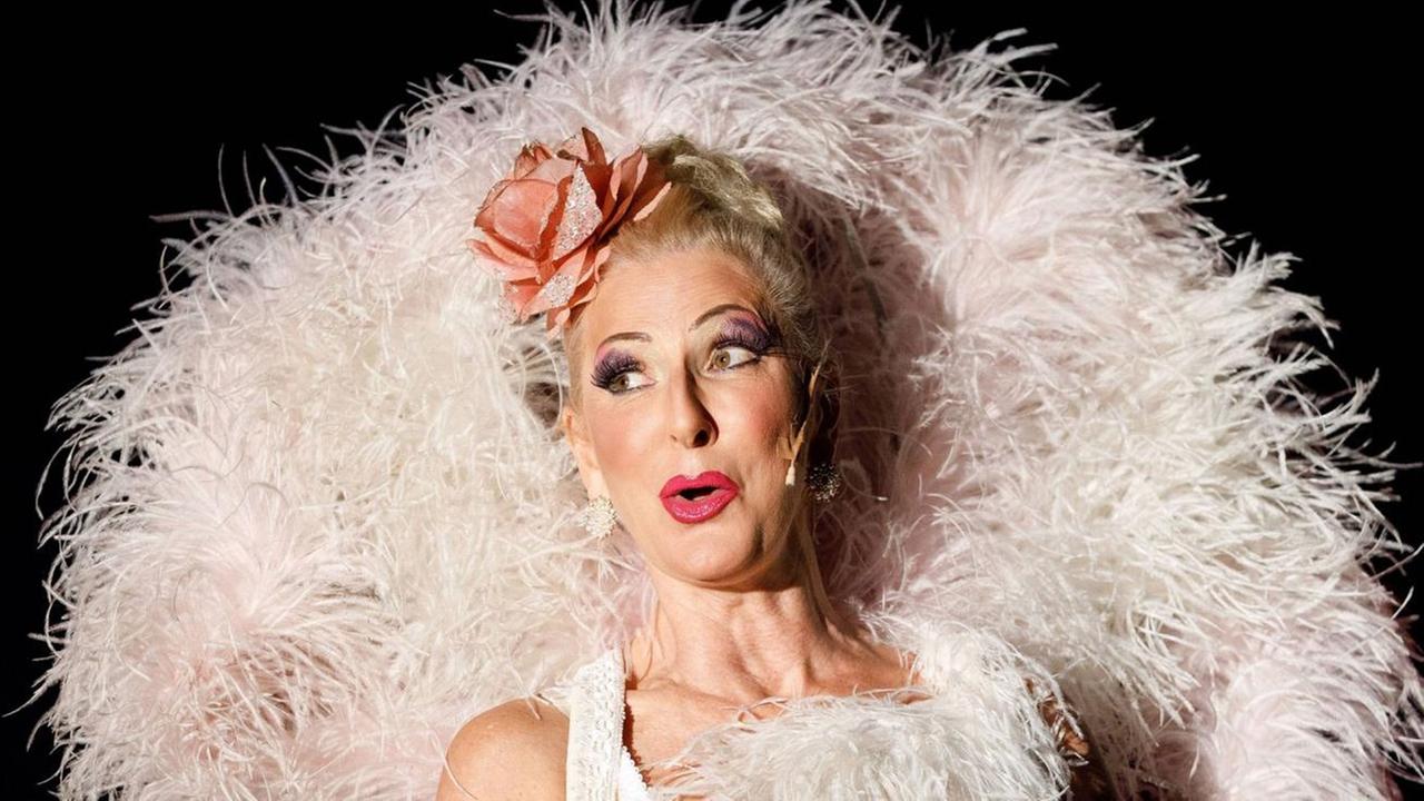 Desiree Nick mit ihrer Show "Die letzte lebende Diseuse - Blandine Reloaded" in der Volksbühne in Köln am 21.09.2017 Desiree Nick mit ihrer Show "Die letzte lebende Diseuse - Blandine Reloaded" in der Volksbühne in Köln am 21.09.2017