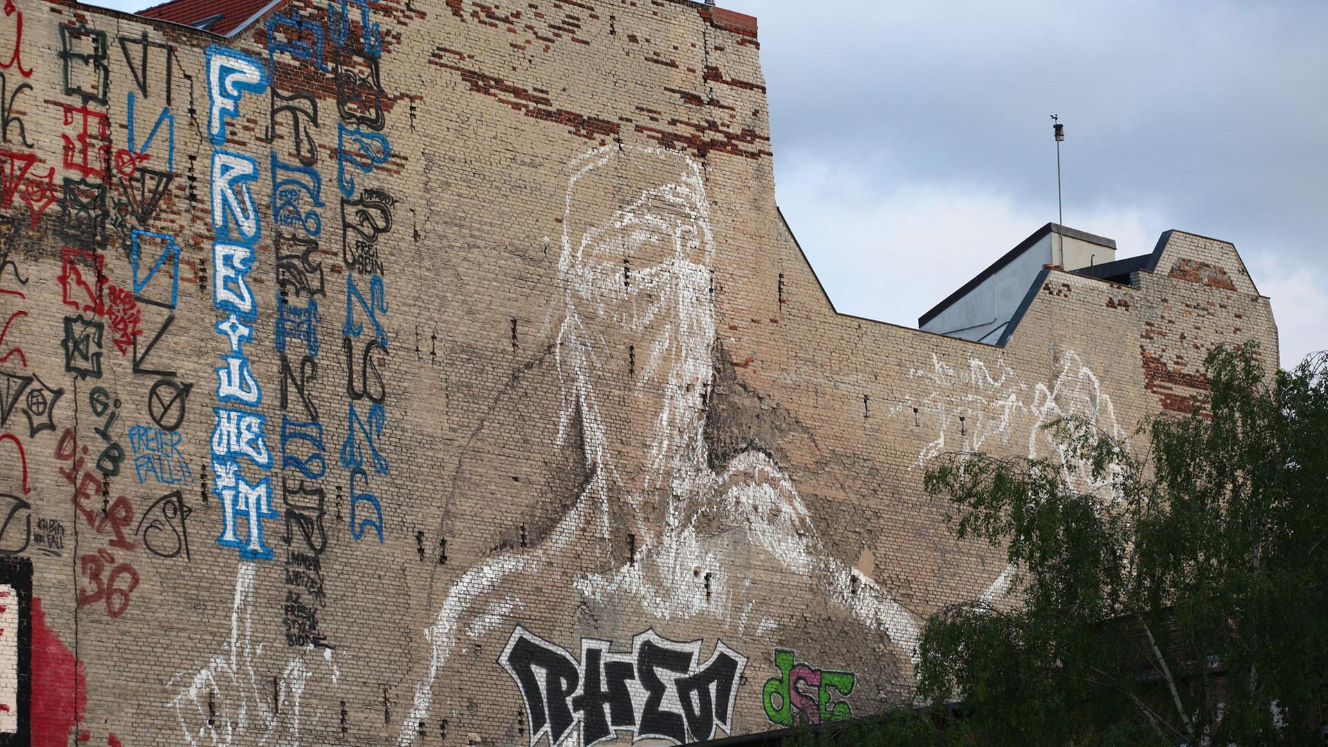 Street-Art auf einer Hauswand in Kreuzberg Street-Art auf einer Hauswand in Kreuzberg
