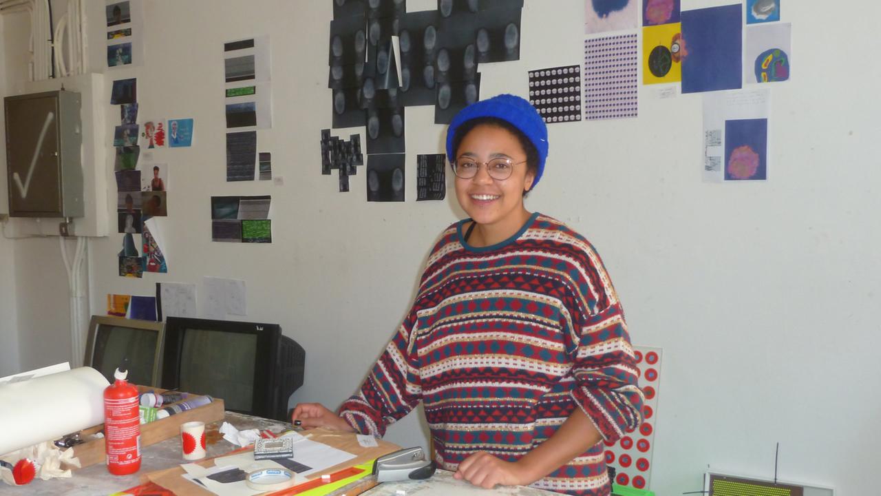 Thuli Gamedze in ihrem Atelier Thuli Gamedze in ihrem Atelier