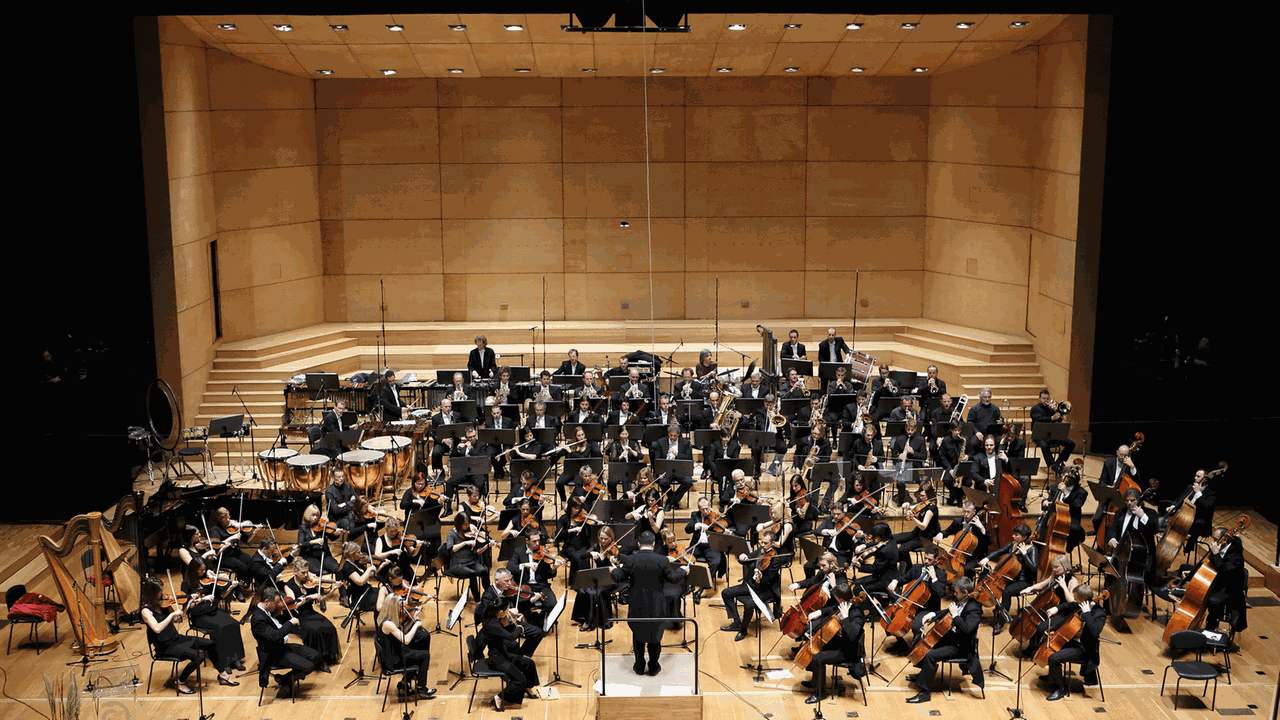Das Slowenische RTV Symphonie-Orchester im Gallus-Saal des Cankarjev Dom in Ljubljana Das Slowenische RTV Symphonie-Orchester im Gallus-Saal des Cankarjev Dom in Ljubljana