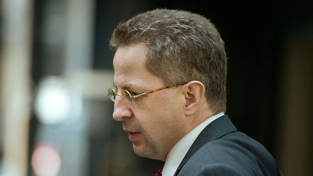Hans-Georg Maaßen, Präsident des Bundesamts für Verfassungsschutz, verlässt am 10.07.2014 in Berlin die Sondersitzung des Parlamentarischen Kontrollgremiums.