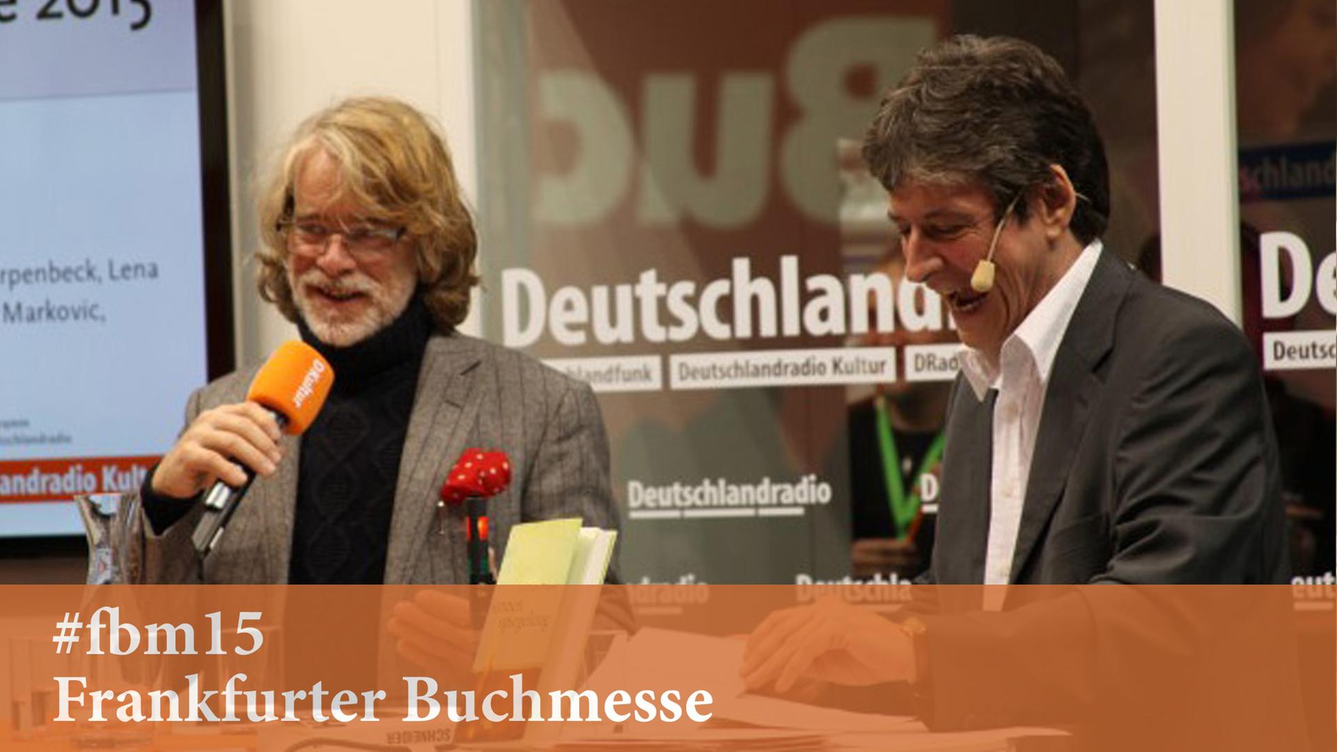 Helge Schneider (links) mit Moderator Joachim Scholl