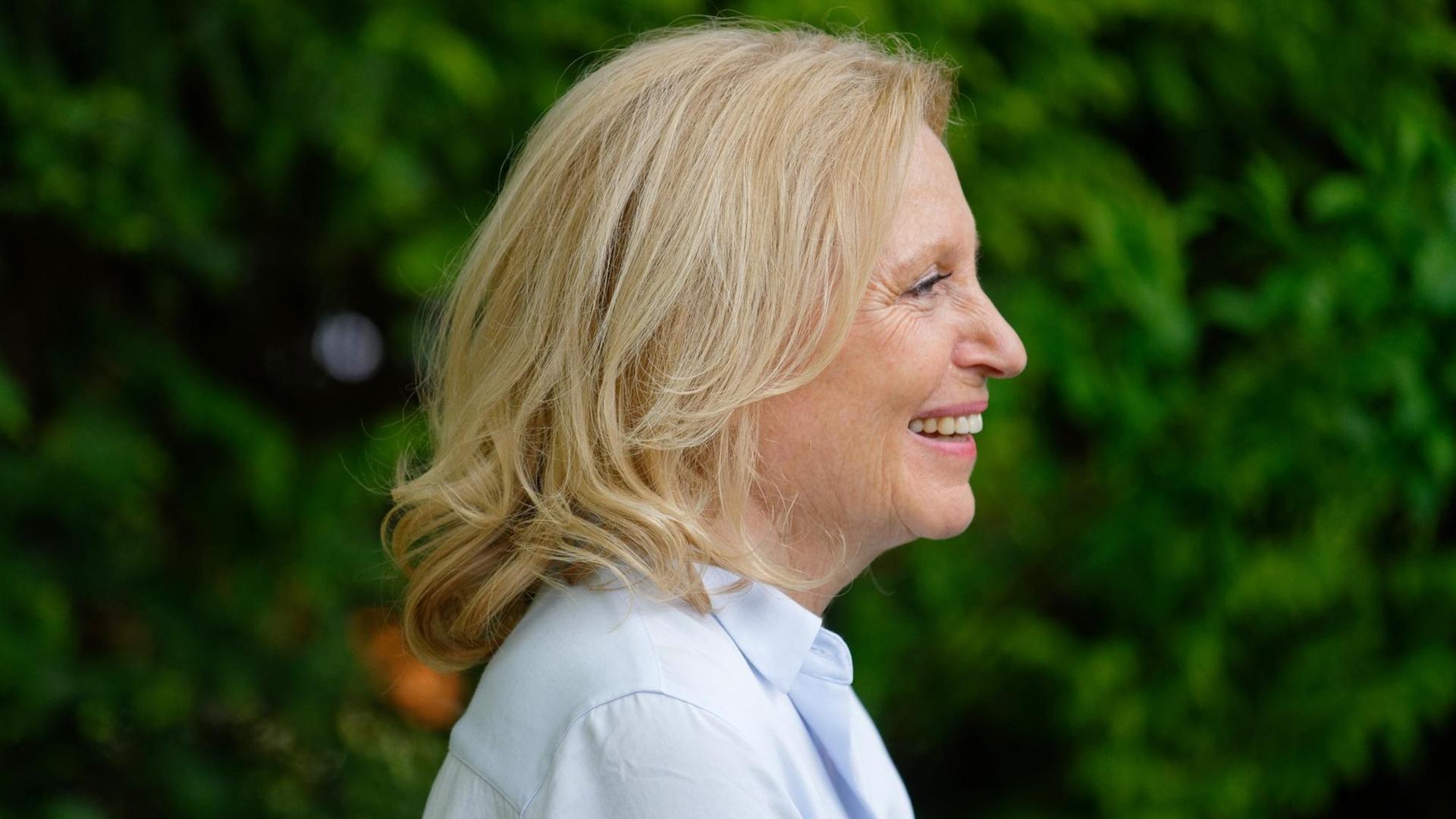 Die Schauspielerin und Kabarettistin Maren Kroymann 2019 bei den Dreharbeiten zu dem Film "Enkel für Anfänger". Die Schauspielerin und Kabarettistin Maren Kroymann 2019 bei den Dreharbeiten zu dem Film "Enkel für Anfänger".