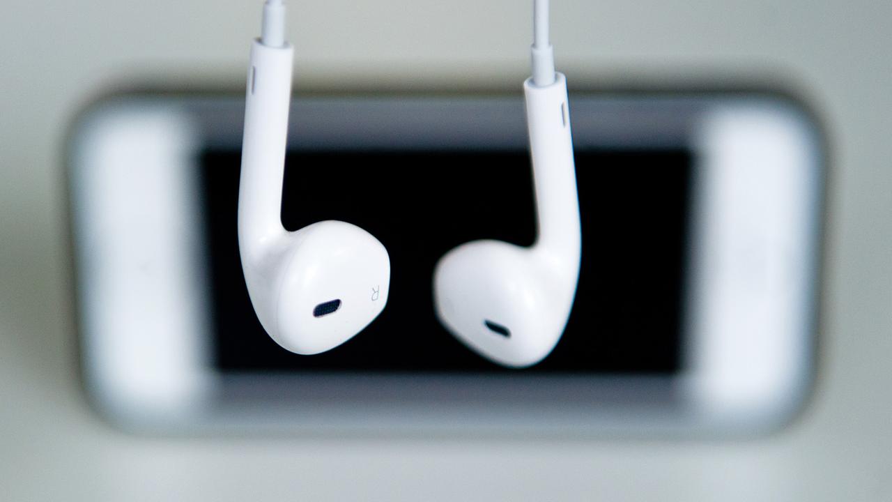 Kopfhörer und ein Handy - aber keine Inhalte: Der Bildschirm bleibt schwarz Kopfhörer und ein Handy - aber keine Inhalte: Der Bildschirm bleibt schwarz