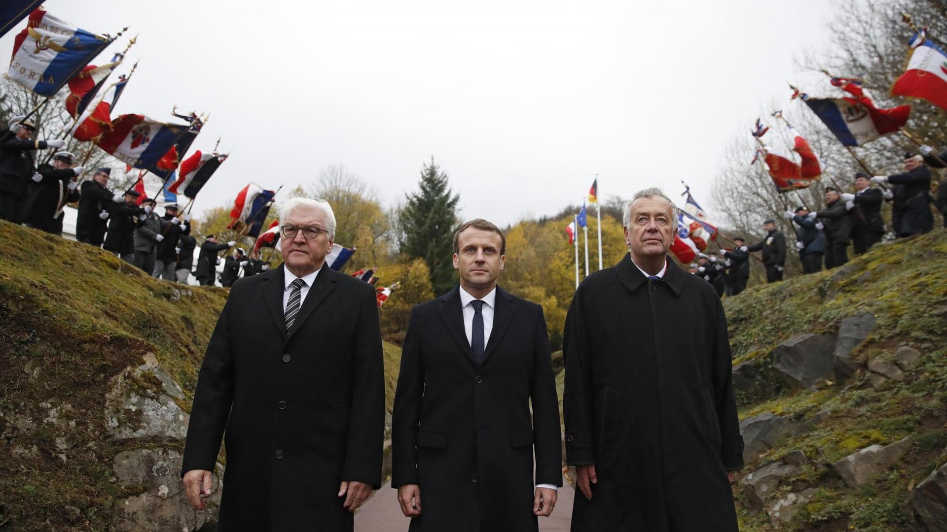 Frankreichs Präsident Emmanuel Macron und der deutsche Bundespräsident Frank-Walter Steinmeier am 10.11.17 in der Gedenkstätte am Hartmannswillerkopf Frankreichs Präsident Emmanuel Macron und der deutsche Bundespräsident Frank-Walter Steinmeier am 10.11.17 in der Gedenkstätte am Hartmannswillerkopf