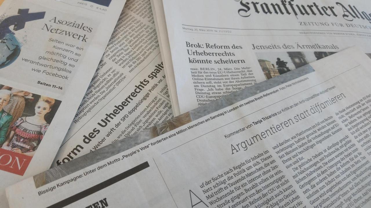 Zeitungen, die über die EU-Reform des Urheberrechts berichten Zeitungen, die über die EU-Reform des Urheberrechts berichten