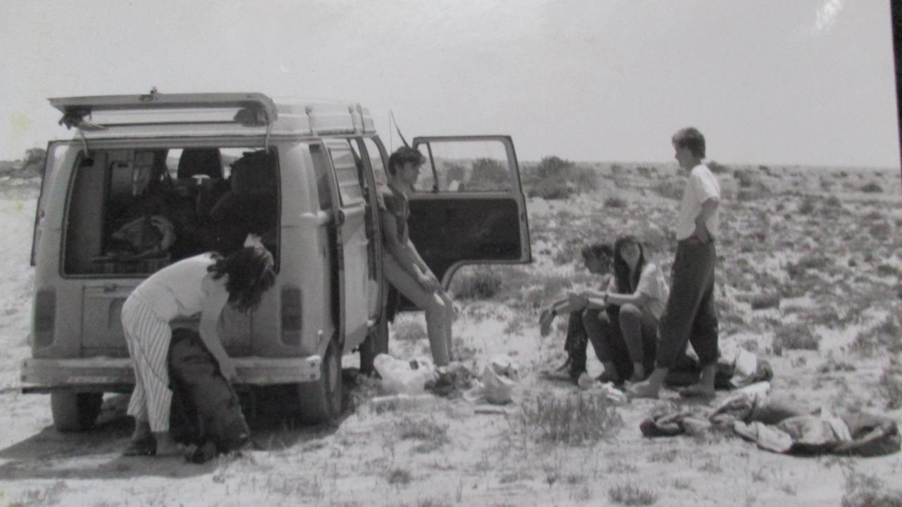 Der Autor des Beitrags, Peter Backof, als junger Mann mit Freunden und seinem Bulli - 1989 in der Türkei aufgenommen (Bild: Peter Backof) 