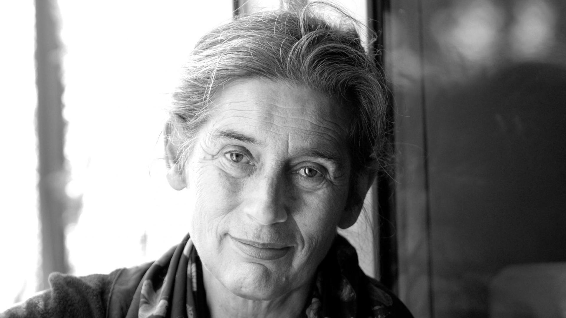 Portrait Barbara Duden, schwarz-weiß