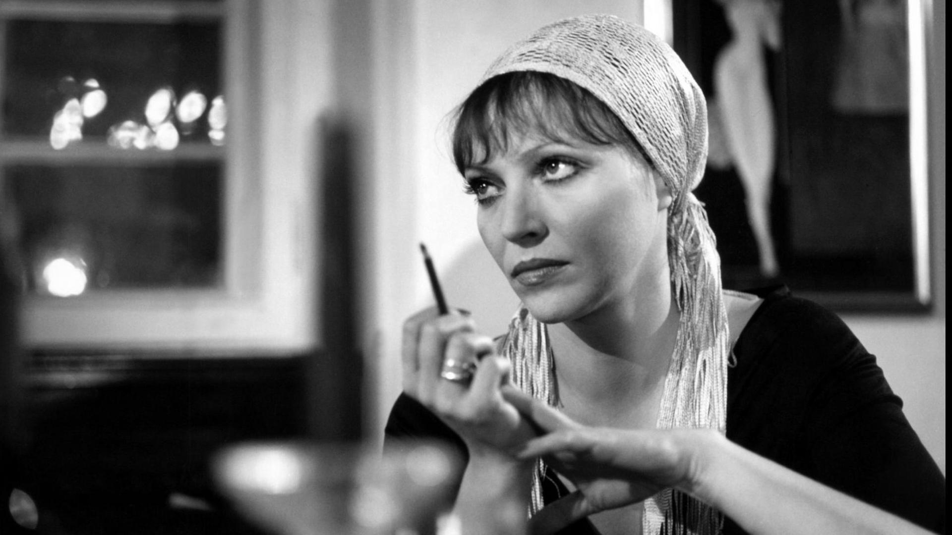 Die Schauspielerin Anna Karina im Film "Chinesisches Roulette" 1976 von Rainer Werner Fassbinder. Die Schauspielerin Anna Karina im Film "Chinesisches Roulette" 1976 von Rainer Werner Fassbinder.