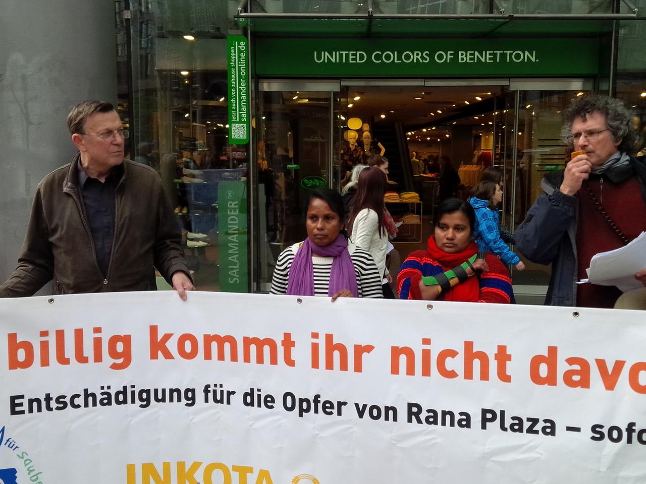 "So billig kommt ihr nicht davon!" - Demonstranten fordern Entschädigung für die Opfer von Rana Plaza