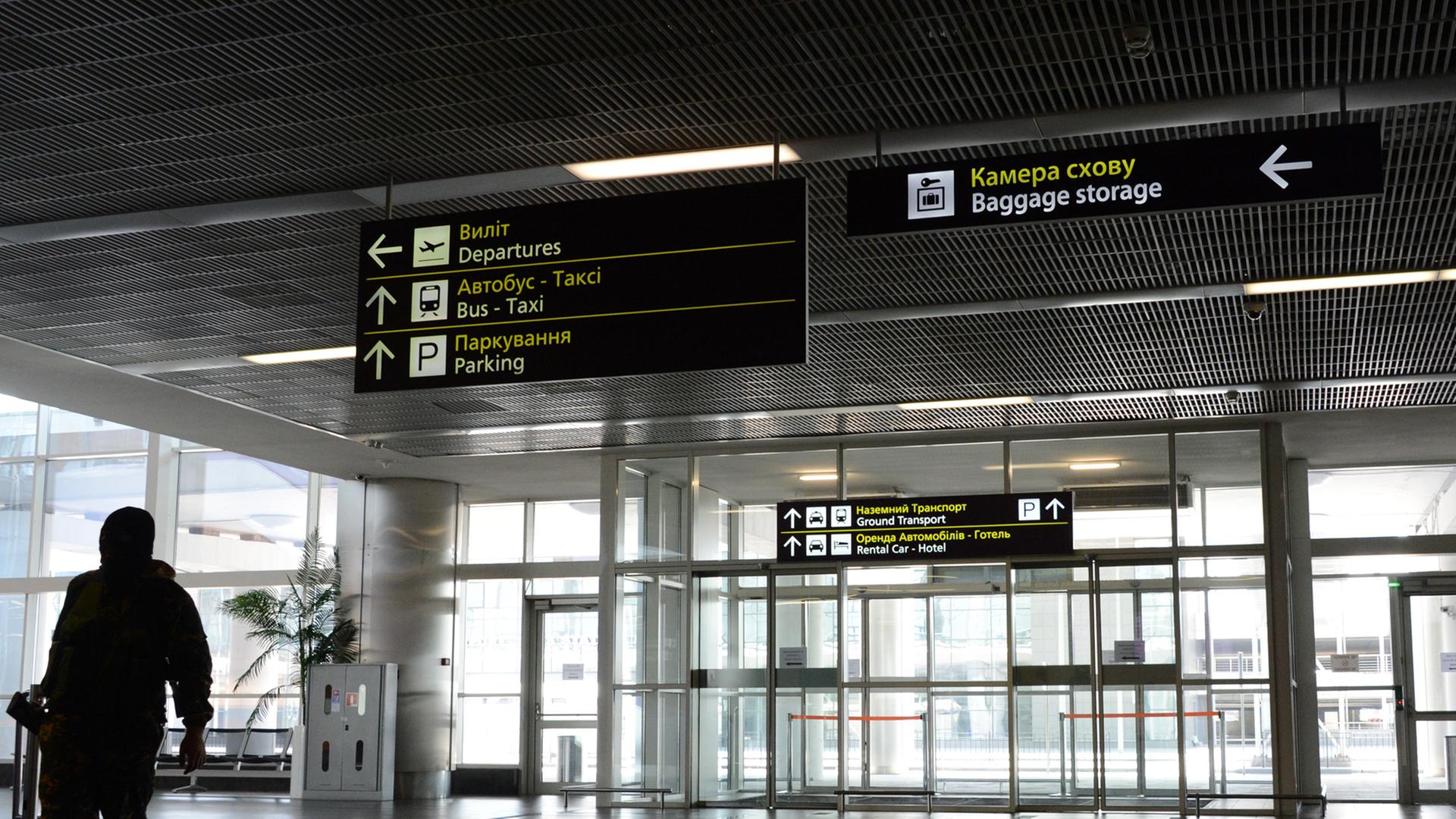 Leere Abflughalle des Flughafen von Donezk Leere Abflughalle des Flughafen von Donezk
