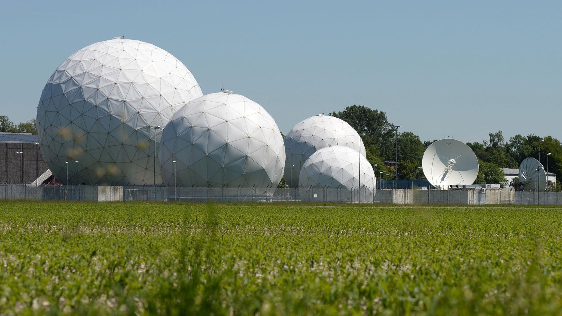 Die ehemalige große Abhörbasis der NSA in Bad Aibling in Bayern. Die ehemalige große Abhörbasis der NSA in Bad Aibling in Bayern.
