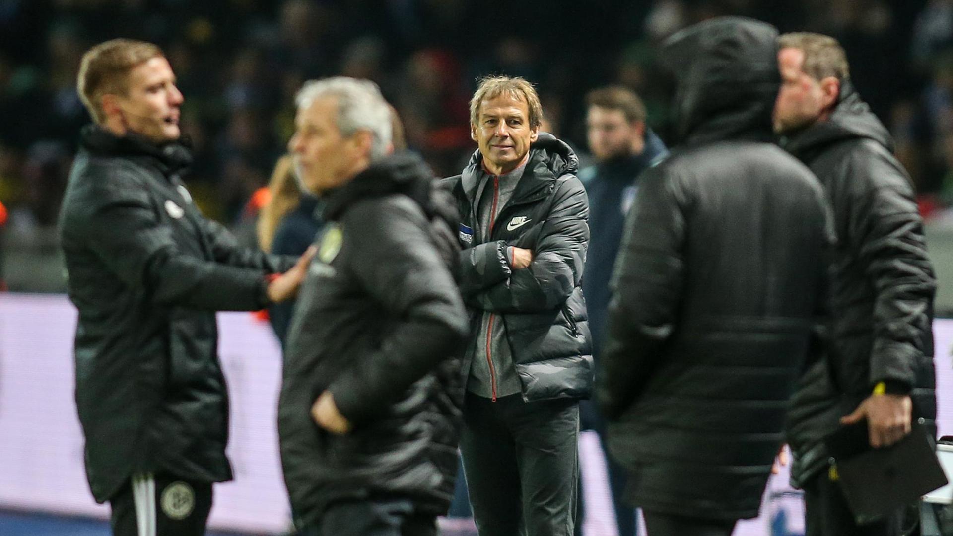 Berlins neuer Cheftrainer Jürgen Klinsmann beim Spiel gegen Borussia Dortmund