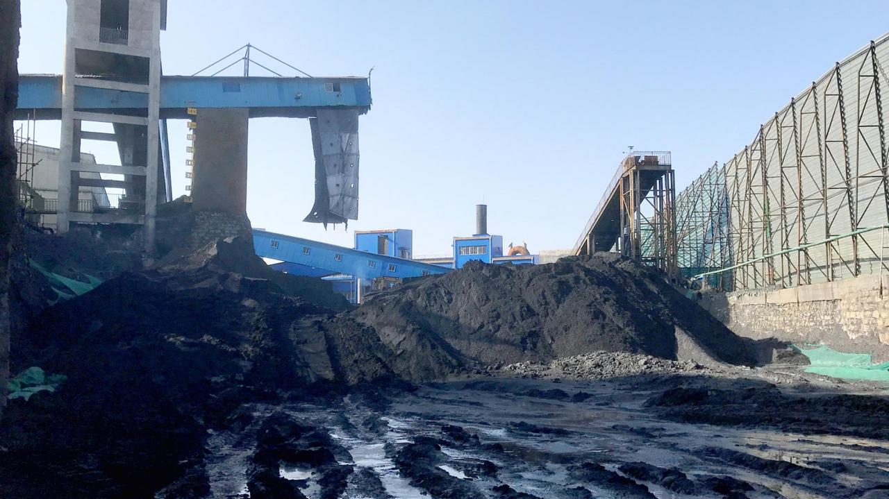 Blick aufg die Fördertürme in der Kohlemine in Yangquan, China