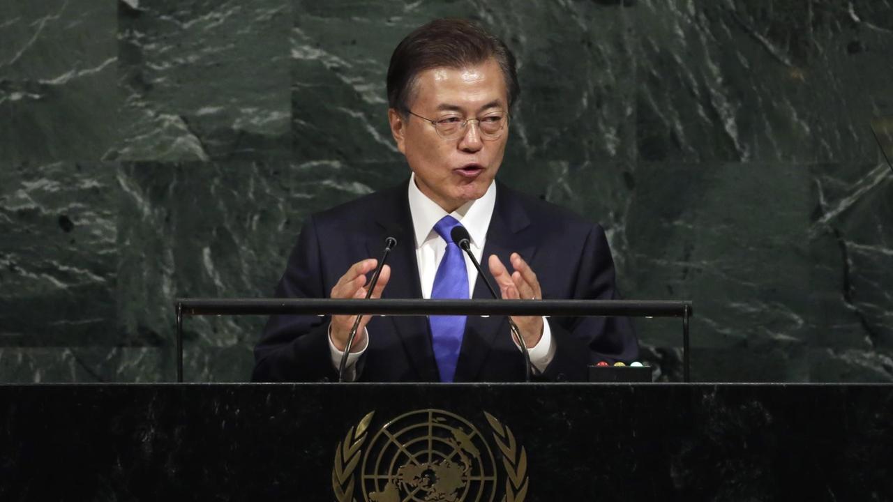 Südkoreas Präsident Moon Jae-in spricht vor der UNO-Vollversammlung. Südkoreas Präsident Moon Jae-in spricht vor der UNO-Vollversammlung.