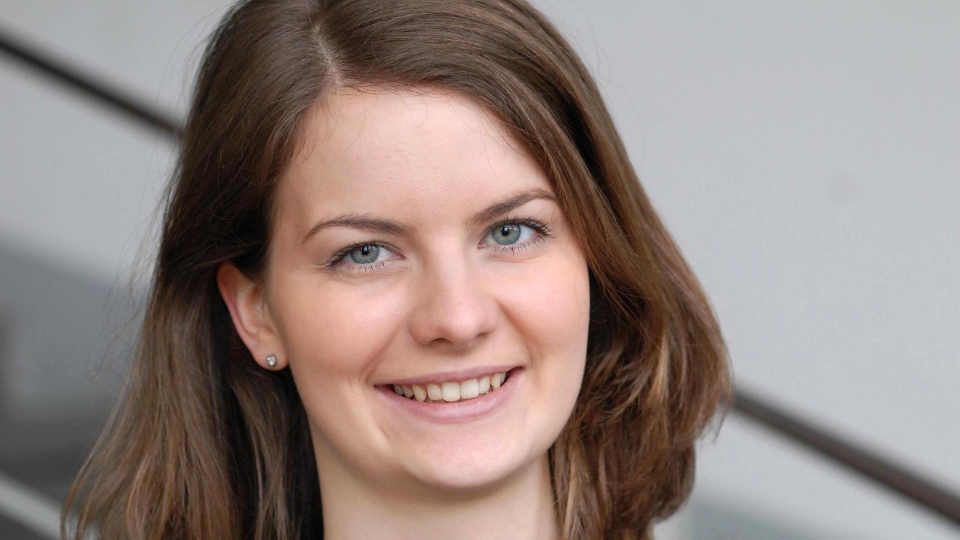 ARCHIV - Ein undatiertes Handout zeigt die 22-Jährige deutsche Geigerin Veronika Eberle. 2012 steht die 22-Jährige Geigenvirtuosin aus Deutschland im Mittelpunkt des Musik-Festspielen Mecklenburg-Vorpommern und wird als «Künstlerin in Residence» das Festival maßgeblich mitbestimmen. ARCHIV - Ein undatiertes Handout zeigt die 22-Jährige deutsche Geigerin Veronika Eberle. 2012 steht die 22-Jährige Geigenvirtuosin aus Deutschland im Mittelpunkt des Musik-Festspielen Mecklenburg-Vorpommern und wird als «Künstlerin in Residence» das Festival maßgeblich mitbestimmen.