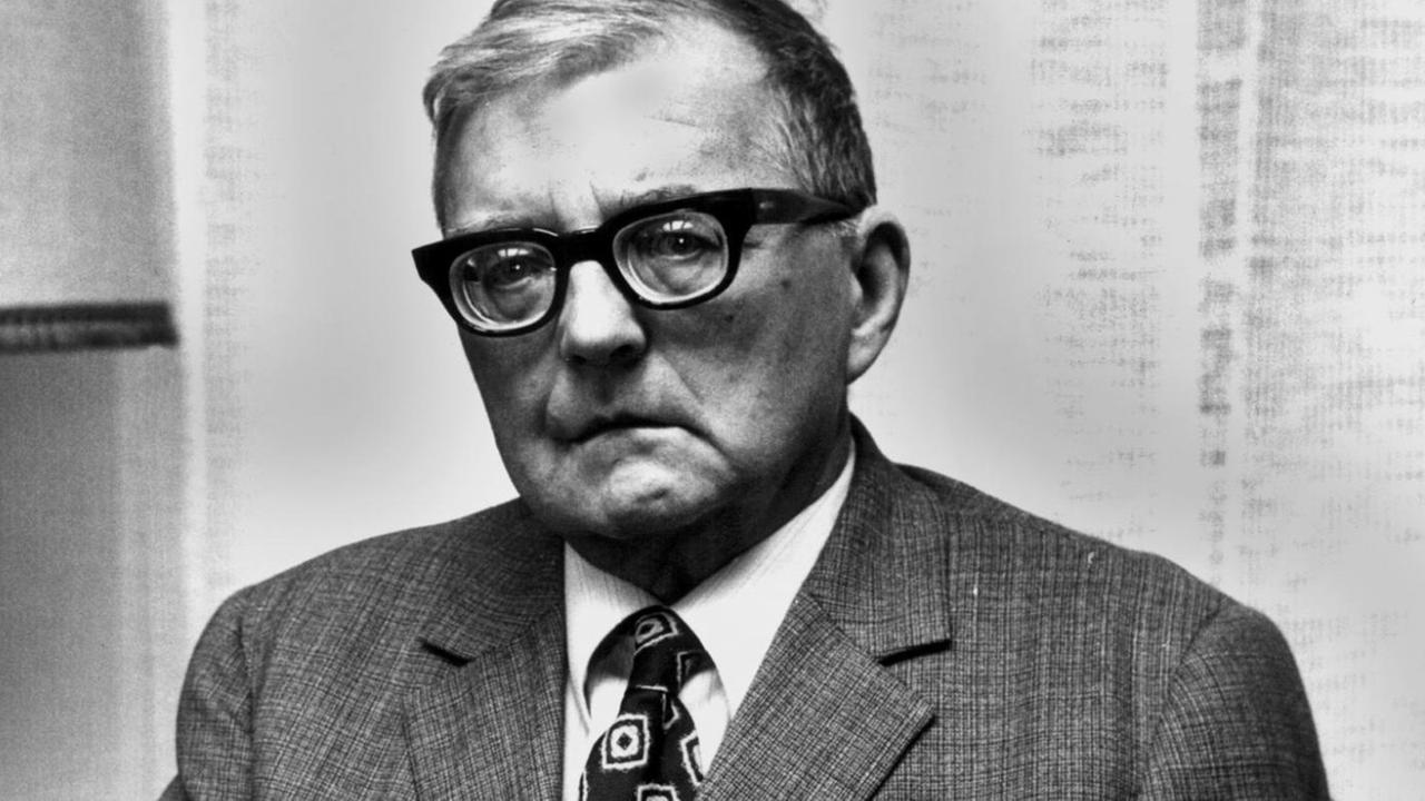 Das undatierte Archivbild zeigt den russischen Komponisten Dmitri Schostakowitsch während eines Besuches in Berlin. Das undatierte Archivbild zeigt den russischen Komponisten Dmitri Schostakowitsch während eines Besuches in Berlin.