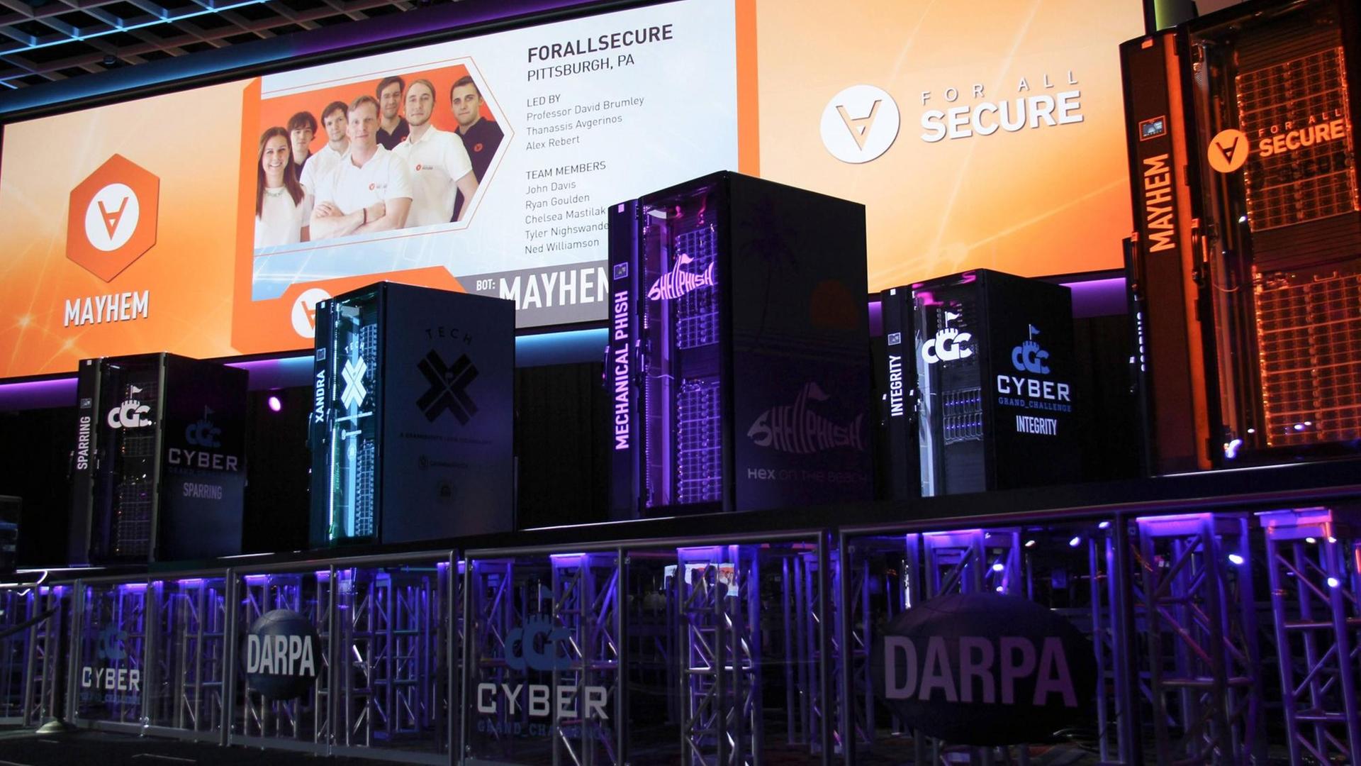 Supercomputer bei der Cyber Grand Challenge der Defense Advanced Research Projects Agency (DARPA) in Las Vegas, 4. August 2016 Supercomputer bei der Cyber Grand Challenge der Defense Advanced Research Projects Agency (DARPA) in Las Vegas, 4. August 2016