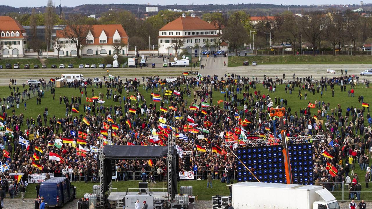 Pegida-Demonstration am 13. April 2015 in Dresden Pegida-Demonstration am 13. April 2015 in Dresden