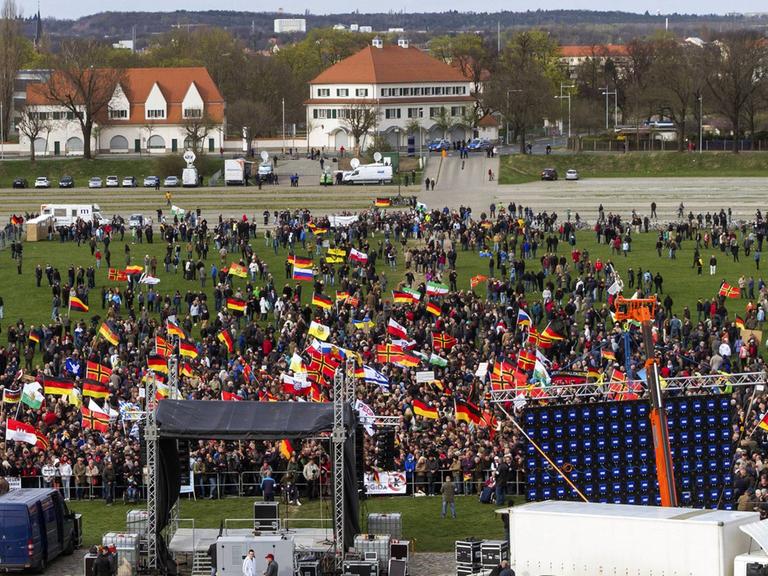 Pegida-Demonstration am 13. April 2015 in Dresden