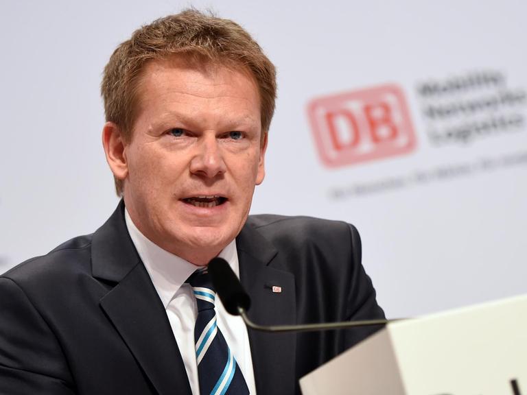 Richard Lutz, Vorstand Finanzen und Controlling der Deutschen Bahn, spricht am 19.03.2015 in Berlin bei der Bekanntgabe der Jahreszahlen 2014.