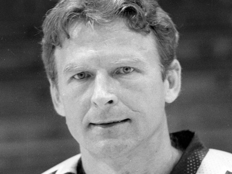 Peter Ihnačák als Eishockeyspieler 1994 in Krefeld