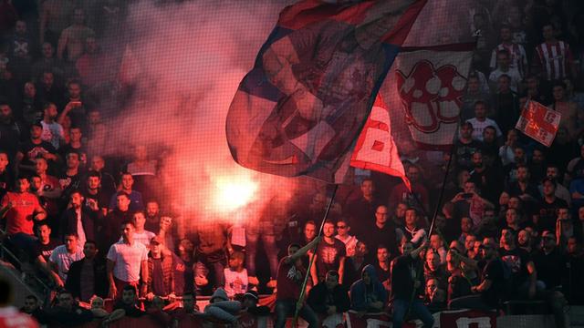 Fans von Roter Stern Belgrad beim Europa-League-Spiel gegen den 1. FC Köln 2017