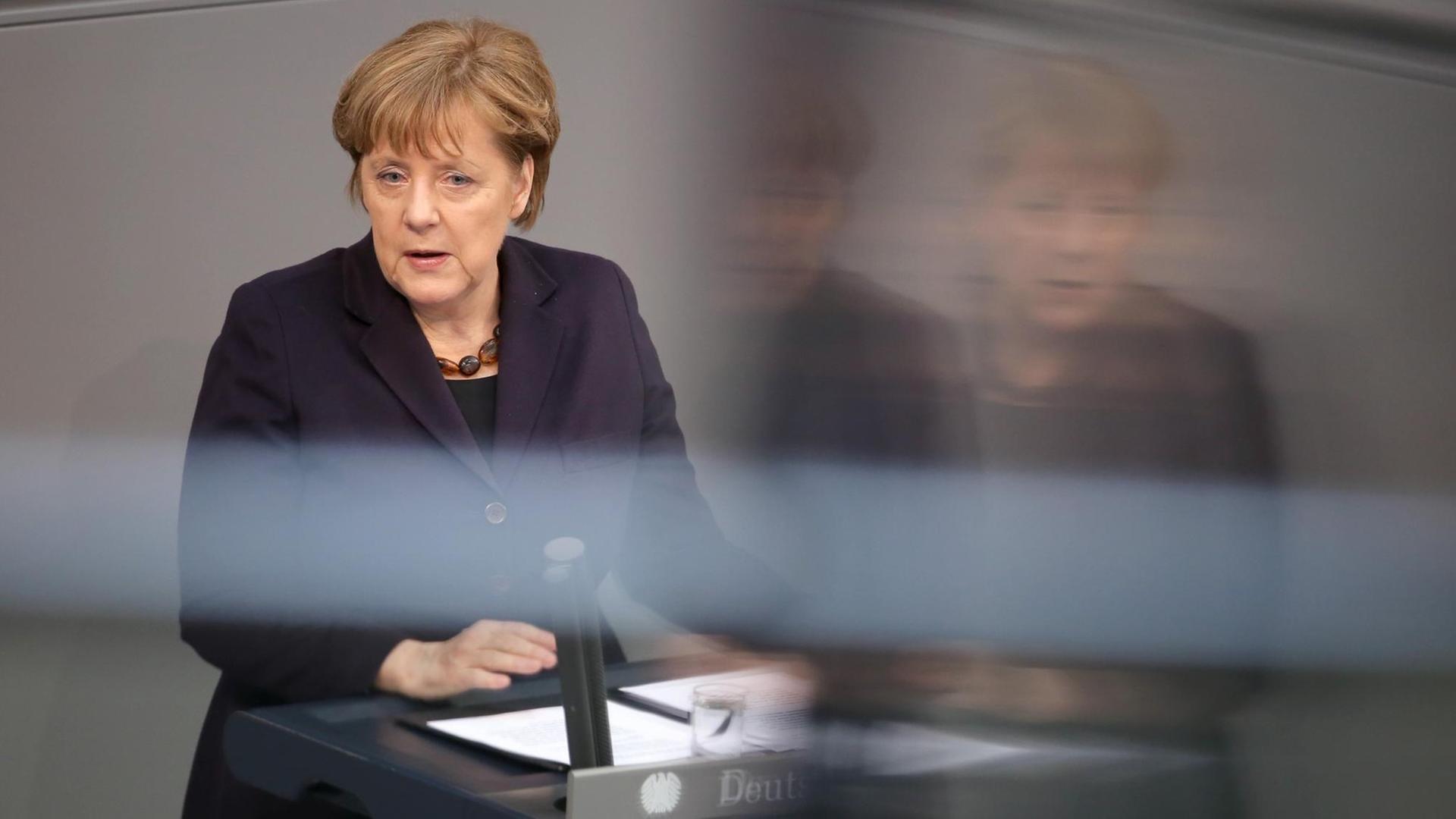 Bundeskanzlerin Angela Merkel während ihrer Regierungserklärung im Bundestag Bundeskanzlerin Angela Merkel während ihrer Regierungserklärung im Bundestag