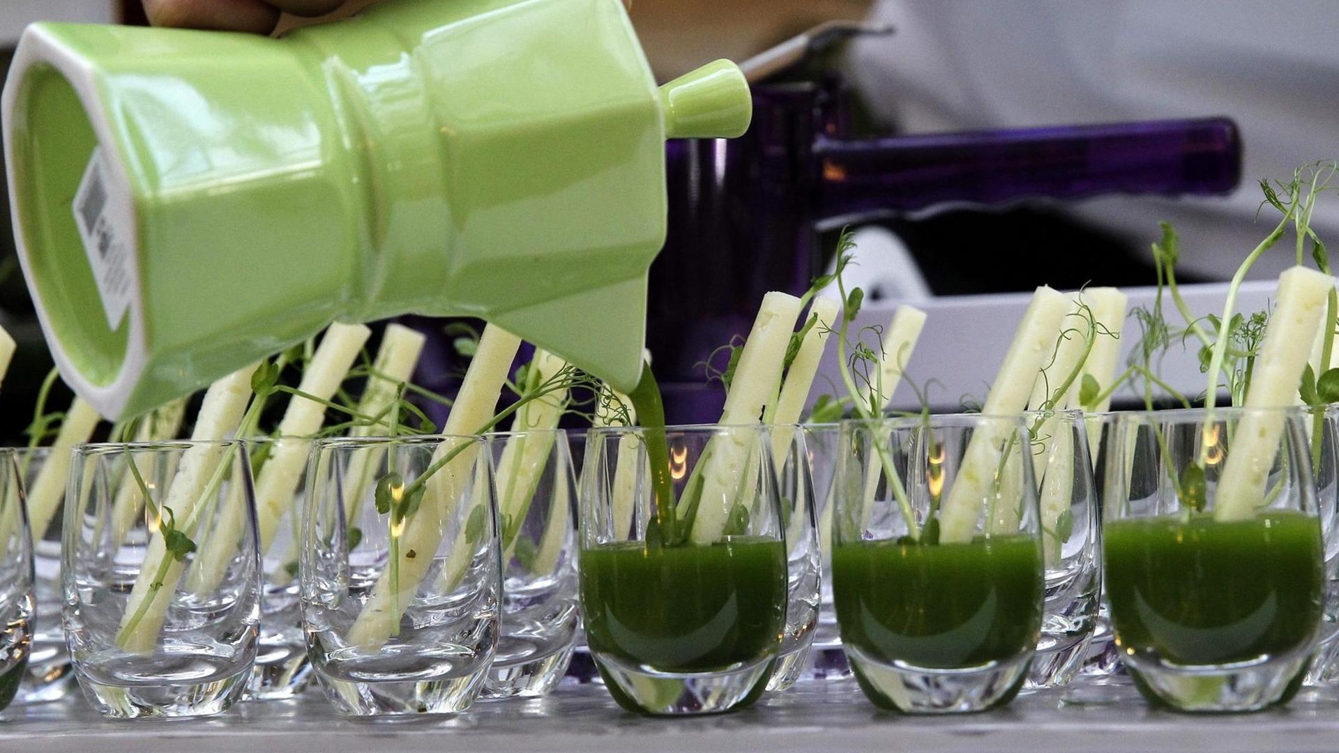 Superfood wie Weizengras - vor allem Smoothies werden gerne damit angereichert. Superfood wie Weizengras - vor allem Smoothies werden gerne damit angereichert.