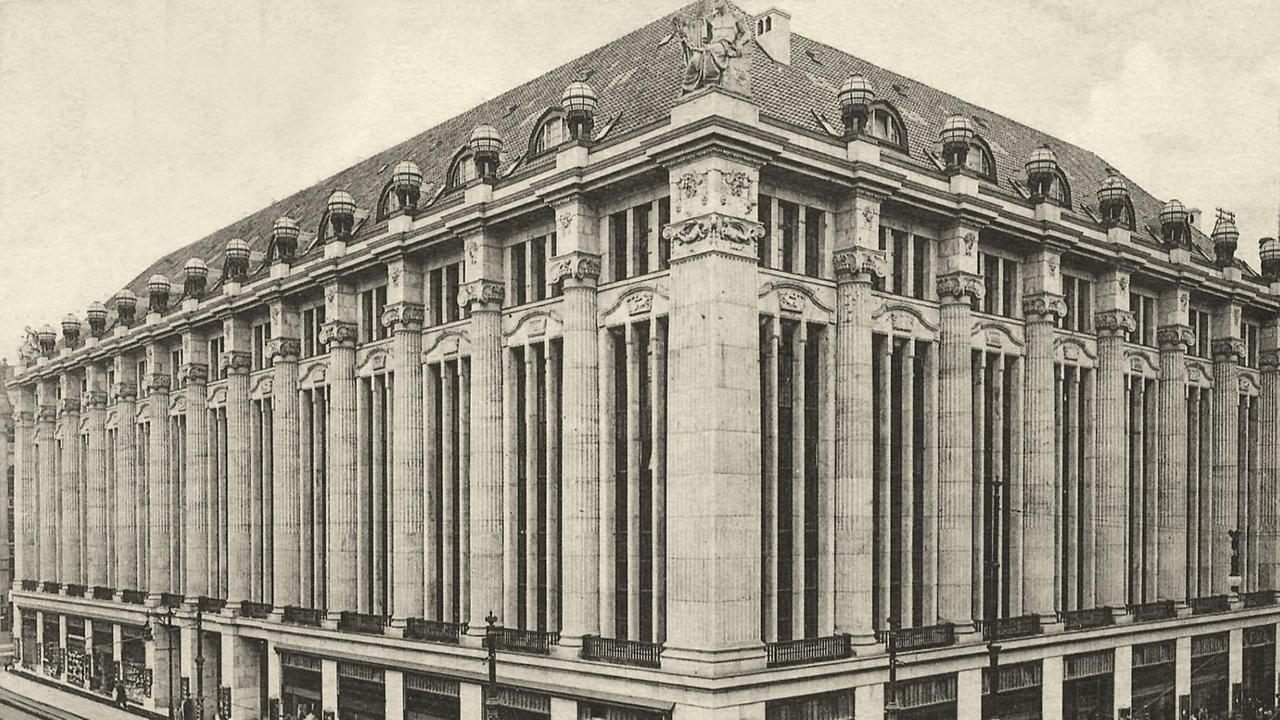Berlin, Hertie am Doenhoffplatz / Postk. Berlin-Mitte, sse, am Doenhoffplatz. - Bildpostkarte, um 1905. | Berlin, Hertie am Doenhoffplatz / Postk. Berlin-Mitte, sse, am Doenhoffplatz. - Bildpostkarte, um 1905. |