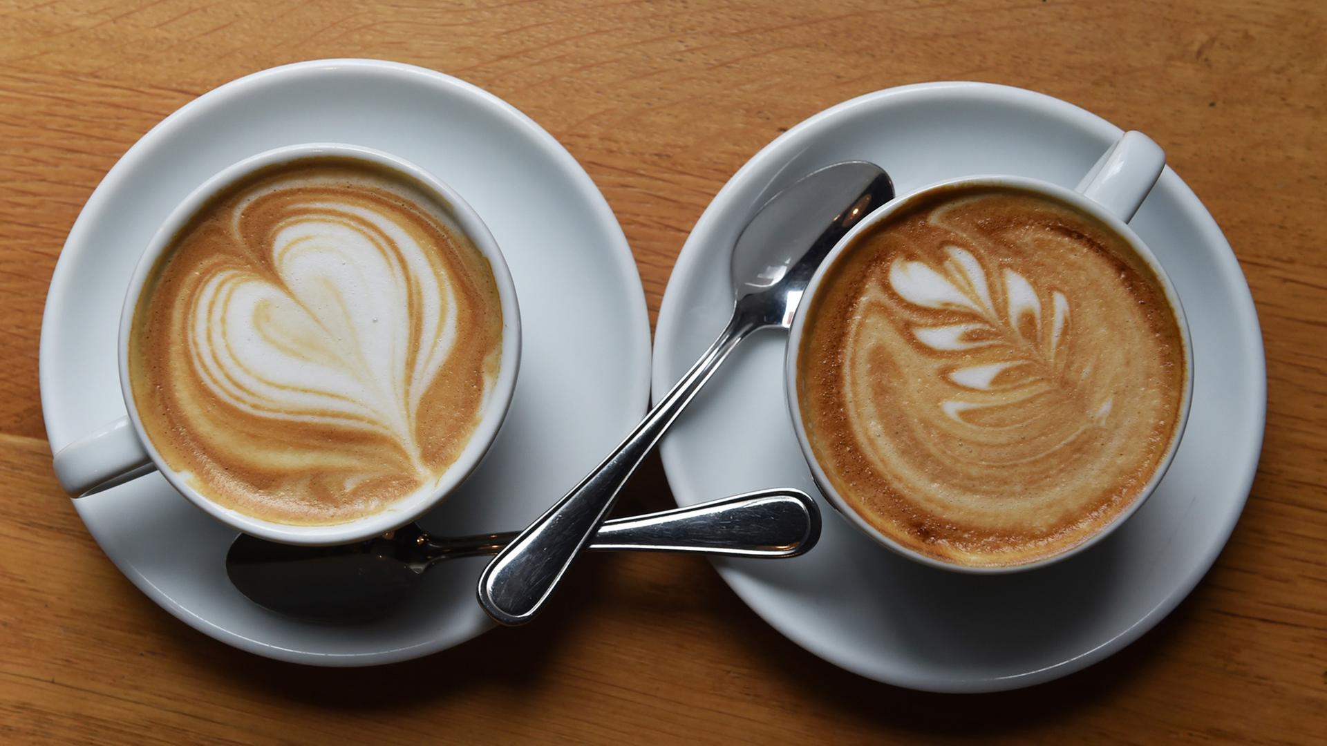 Zwei Tassen Cappucino Zwei Tassen Cappucino