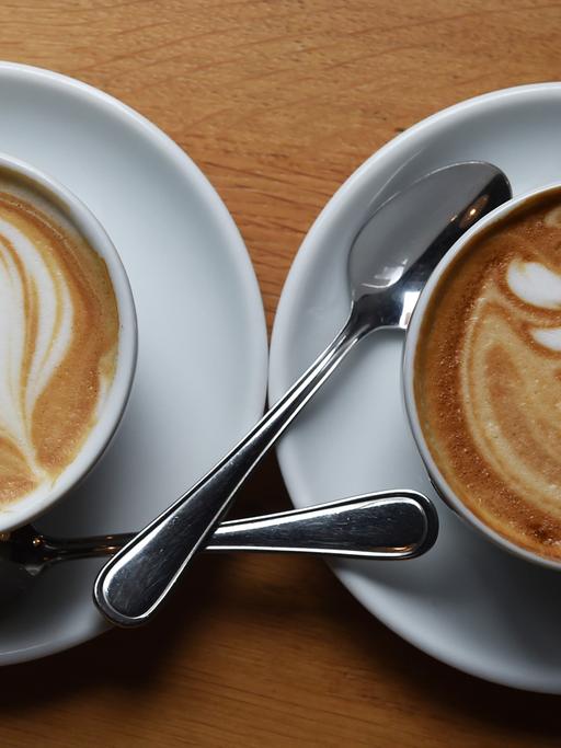 Zwei Tassen Cappucino