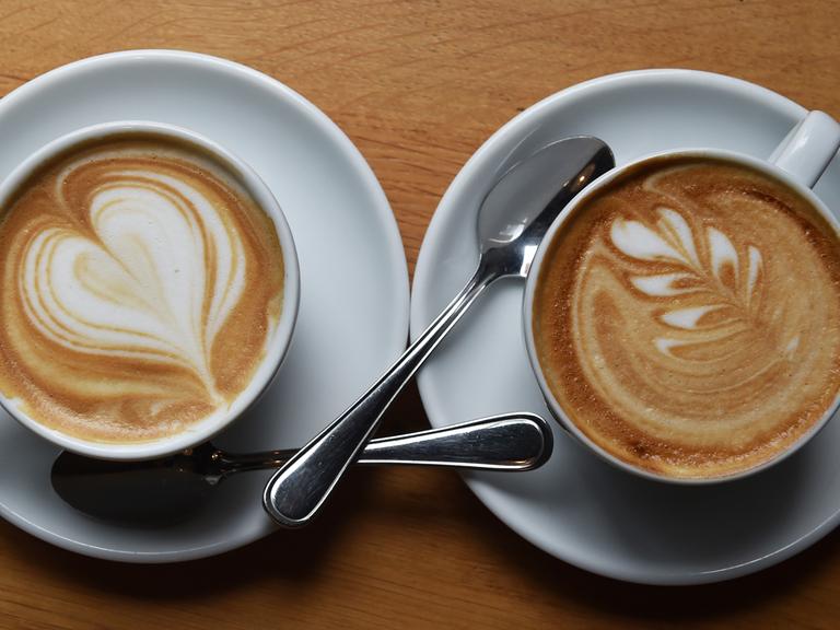 Zwei Tassen Cappucino
