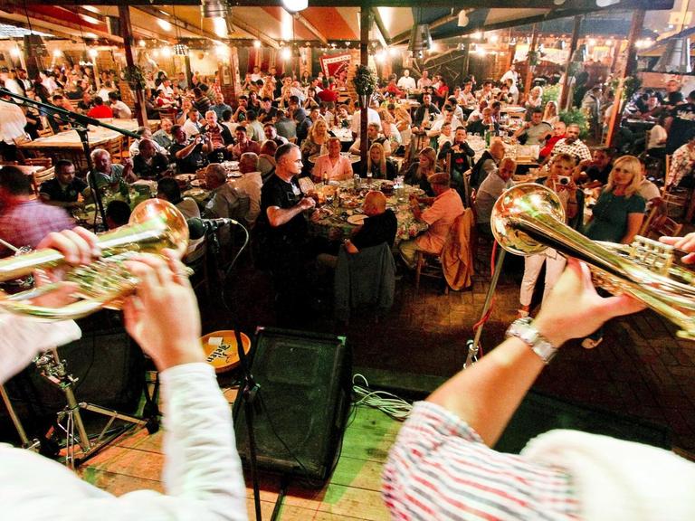 Das 54. Trompetenfestival in dem serbischen Dorf Guca im Jahre 2014.