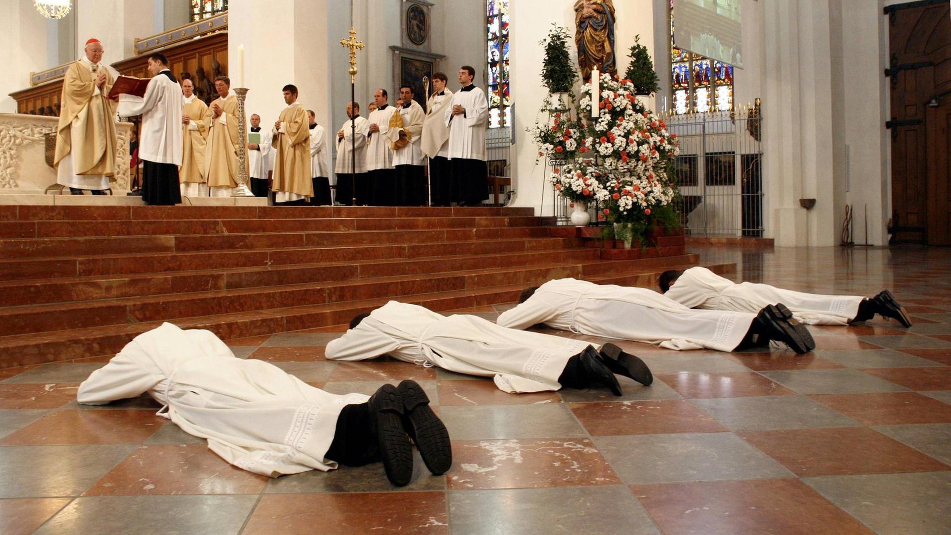 Mangelware Priester - Diakonweihe in München