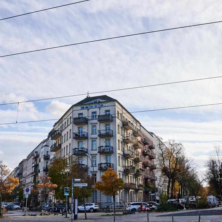 19.11.2020, Berlin: Altbauten und Neubauten stehen nahe der Bernauer Straße. Heute geht es in der Plenarsitzung im Berliner Abgeordnetenhaus unter anderem um den Mietendeckel. Foto: Annette Riedl/dpa | Verwendung weltweit