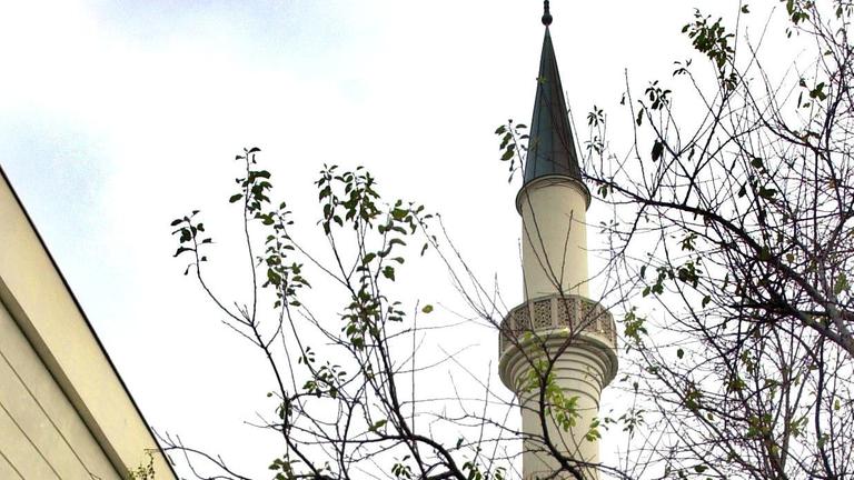 Die erste und zurzeit größte Moschee Österreichs mit ihren 32 Meter hohen Minarett am Hubertusdamm in Floridsdorf in Wien Die erste und zurzeit größte Moschee Österreichs mit ihren 32 Meter hohen Minarett am Hubertusdamm in Floridsdorf in Wien