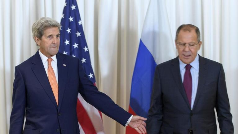 Der amerikanische Außenminister John Kerry und sein russischer Amtskollege Sergei Lavrov am 26.08.2016 anlässlich ihres Treffens in Genf wegen des Syrien-Krieges./ Der amerikanische Außenminister John Kerry und sein russischer Amtskollege Sergei Lavrov am 26.08.2016 anlässlich ihres Treffens in Genf wegen des Syrien-Krieges./